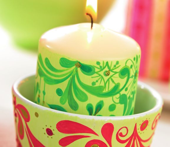Decorate Candles With Festive Paintwax