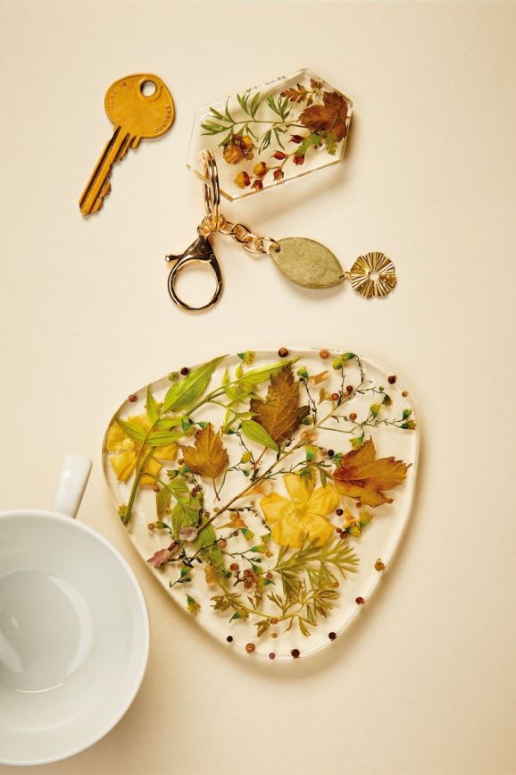Make a Floral Resin Coaster and Keyring