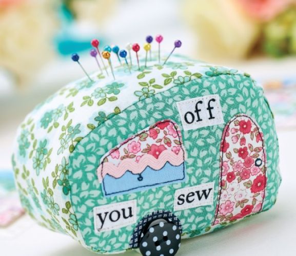 caravan-patchwork-pincushion-suitcase-tag-templates-free-card