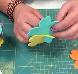 How To Make Simple Flower Foam Balls How To Make Simple Flower Foam Balls