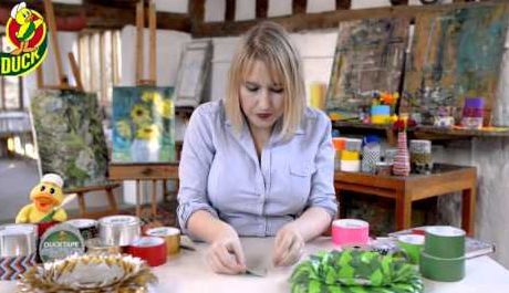 How To Make a Christmas Wreath with Duck Tape