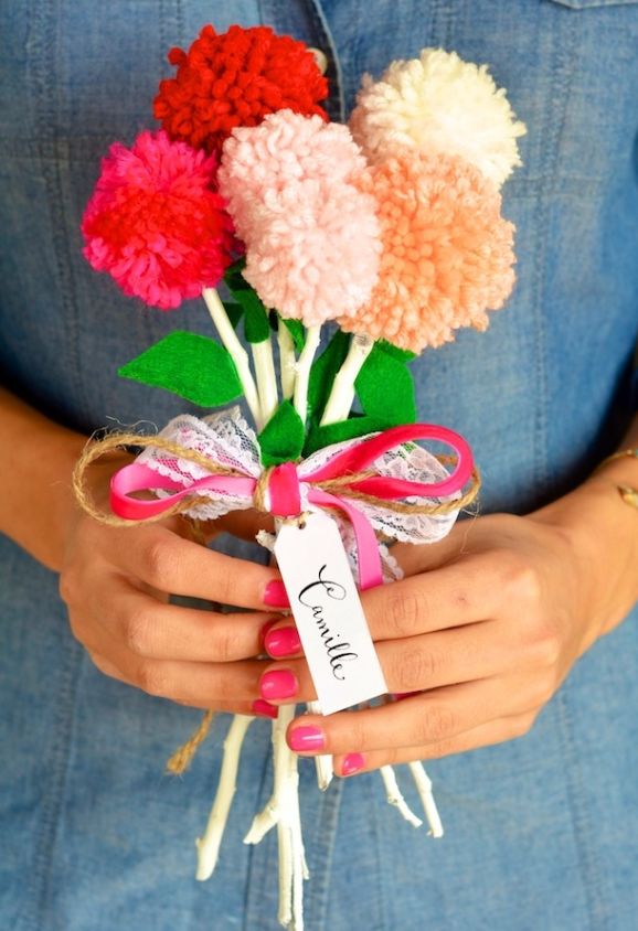 9 Easy Pompom Projects To Make Right Now 9 Easy Pompom Projects To Make Right Now