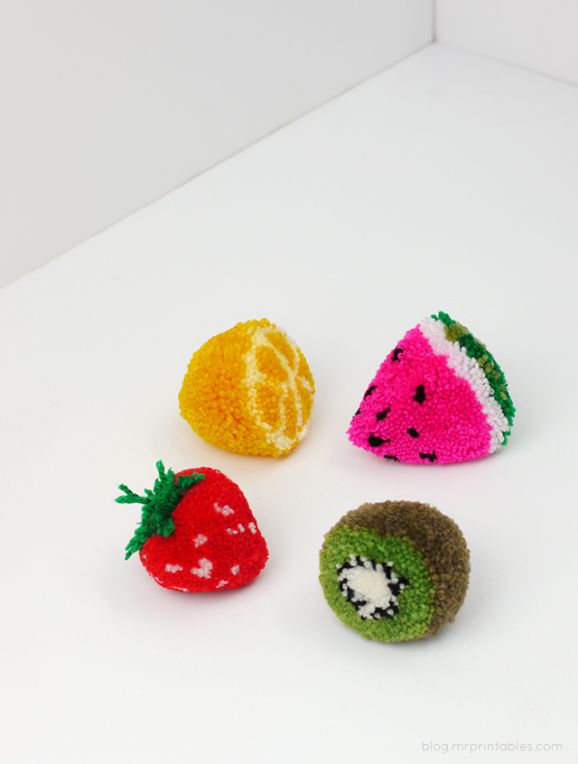 9 Easy Pompom Projects To Make Right Now 9 Easy Pompom Projects To Make Right Now