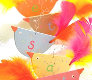 Painted Wooden Chick & Card Easter Set Painted Wooden Chick & Card Easter Set