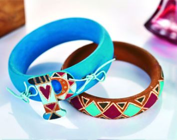 Aztec Print Carved Bangle