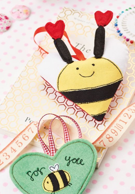 Stitched Bee Set