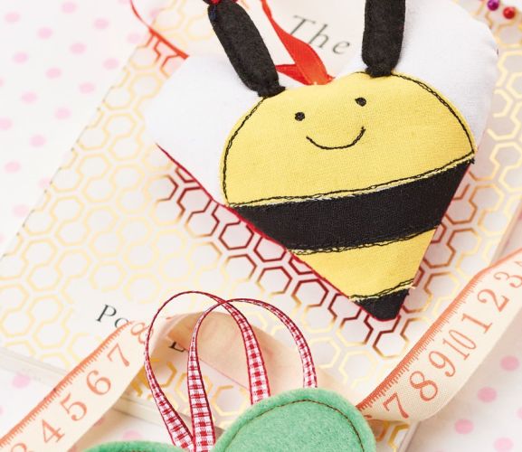 Stitched Bee Set