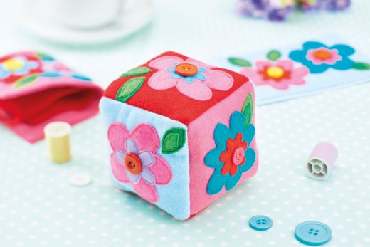 Easy Handmade Floral Sewing Set