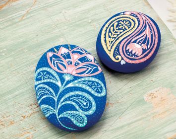 Pebble Painting with POSCA Pebble Painting with POSCA