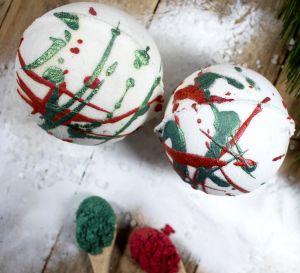 How to Make Christmas Bath Bombs at Home