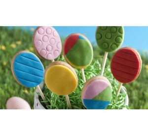 Easter Egg Biscuit Pops