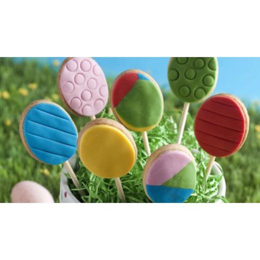 Easter Egg Biscuit Pops