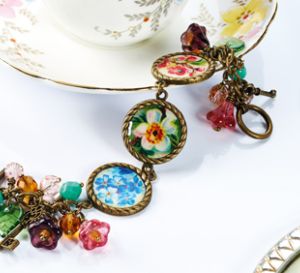 Embed vintage images in resin Bracelet