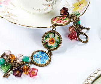 Embed vintage images in resin Bracelet