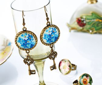 Embed vintage images in resin Earrings