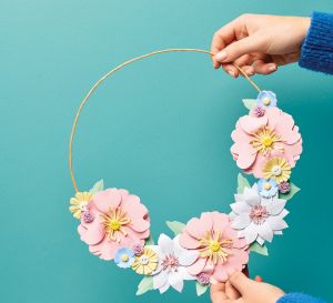 Make An Easy Paper Flower Wreath