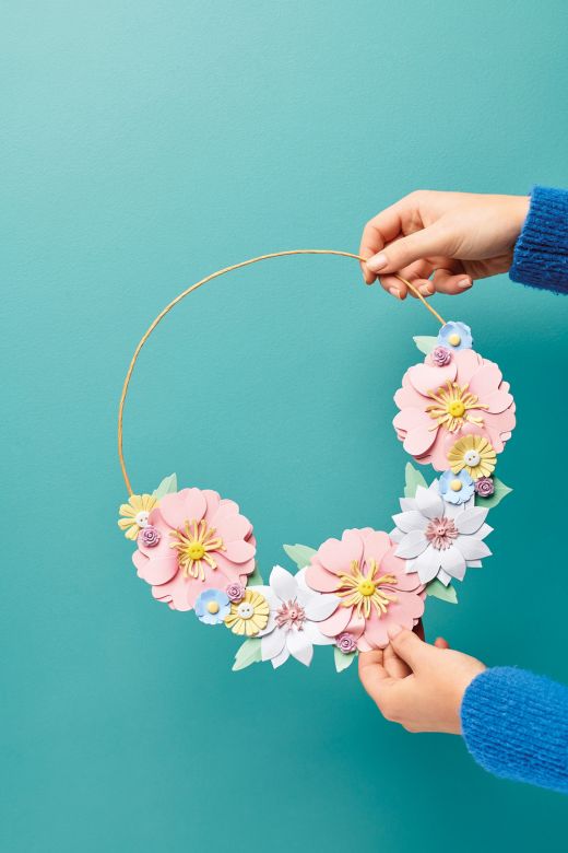 Make An Easy Paper Flower Wreath