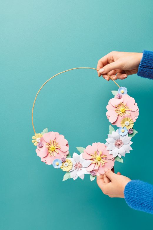 Make An Easy Paper Flower Wreath