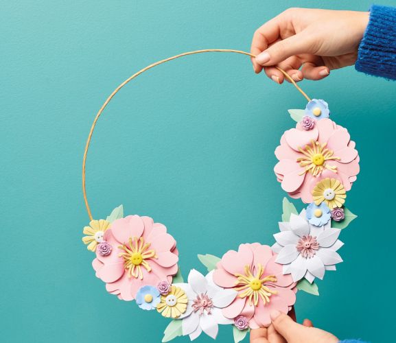 Make An Easy Paper Flower Wreath