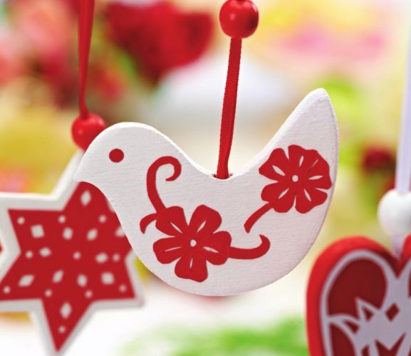 Red and white wooden decs