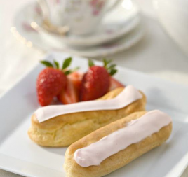 Strawberry Éclairs Strawberry Éclairs