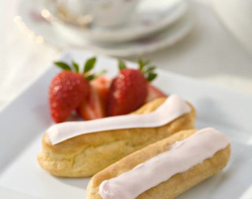 Strawberry Éclairs Strawberry Éclairs