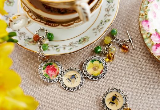 Contemporary resin jewellery hot sale