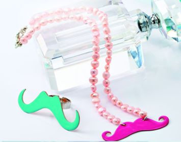 Make Moustache Pendant