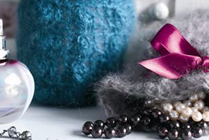 Crocheted Fluffy Make Up & Jewellery Bag Free Projects