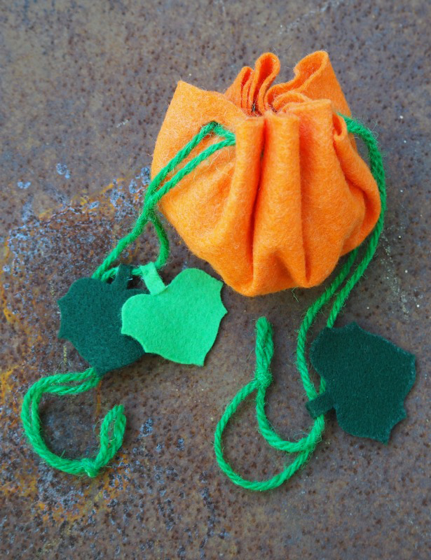 Halloween Crafts: 20 Super Simple Ideas