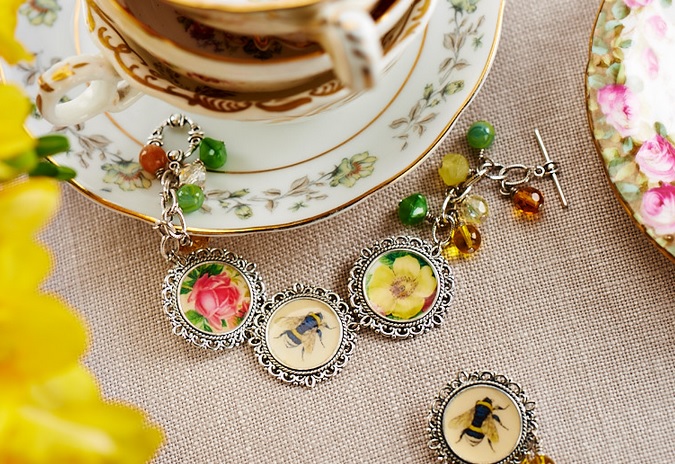 Contemporary Nature Inspired Resin Jewellery Imagery